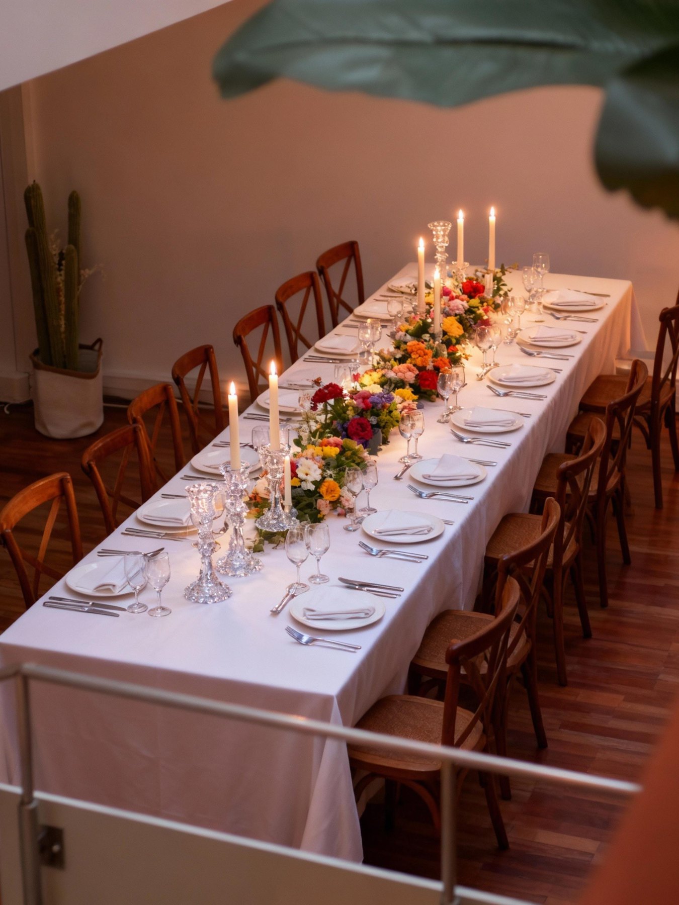 Table de dîner dressée dans le loft Kaskad République
