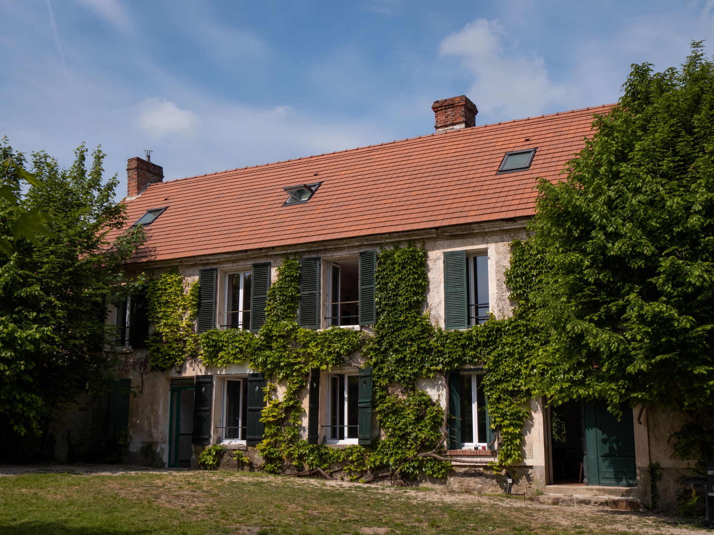 Kaskad Maji, grande maison de campagne près de Château-Thierry